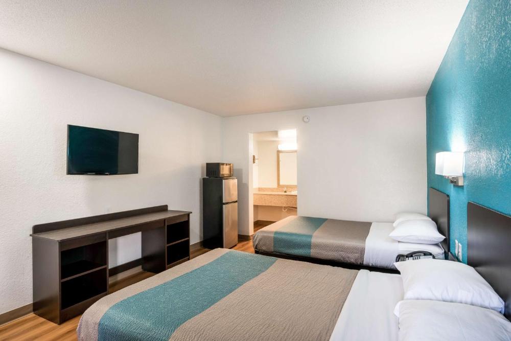 Deluxe Quadruple Room - Non-Smoking interior
